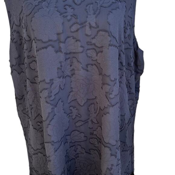 Chicos 3 (22-24) women’s reversible raised floral texture, black tank top - Picture 2 of 9